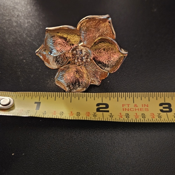 Banana Republic Gold Flower Ring - Picture 8 of 10